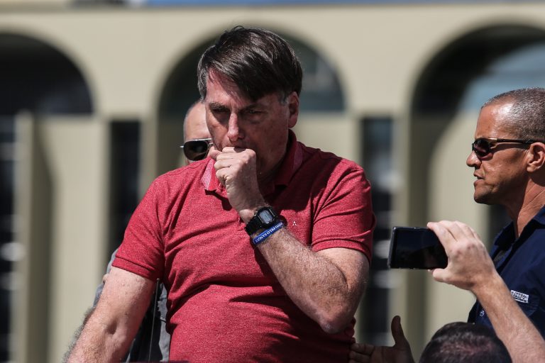 Para Bolsonaro, políticos estão "submissos à vontade do povo"