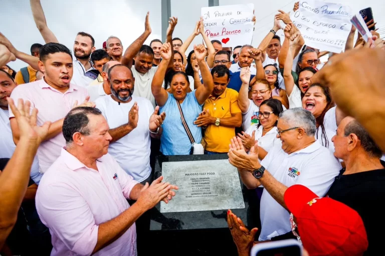 praça de alimentação